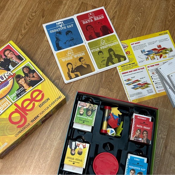Cranium Glee Edition Board Game - Yellow - Picture 2 of 2